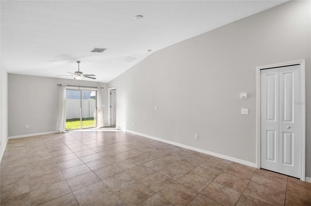 Active With Contract: $305,000 (3 beds, 2 baths, 1451 Square Feet)