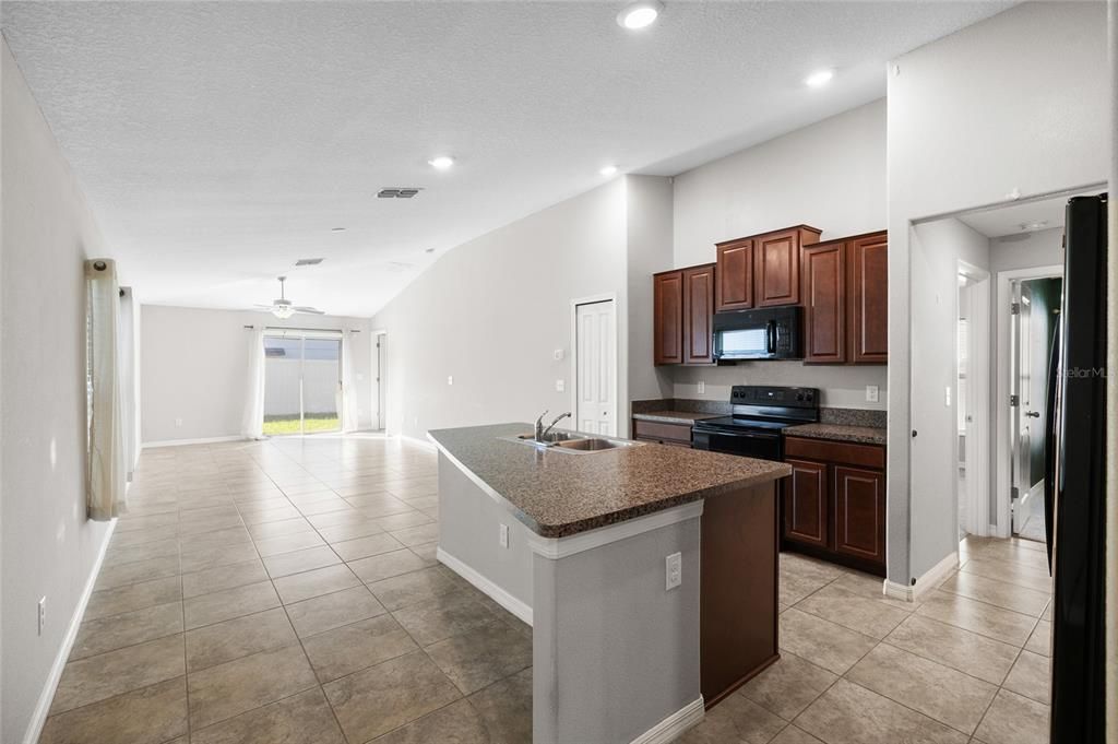 Active With Contract: $305,000 (3 beds, 2 baths, 1451 Square Feet)