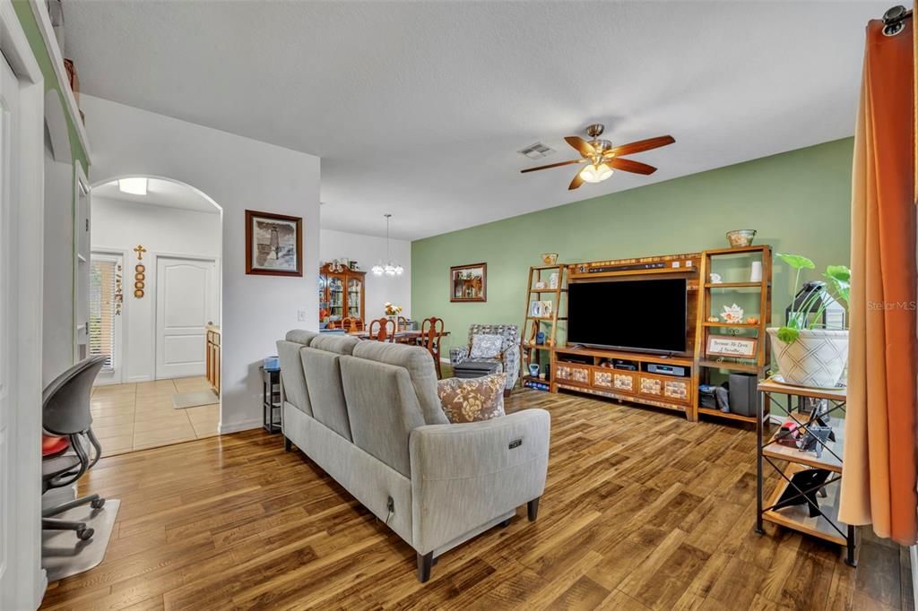 待售: $340,000 (3 贝兹, 2 浴室, 1629 平方英尺)