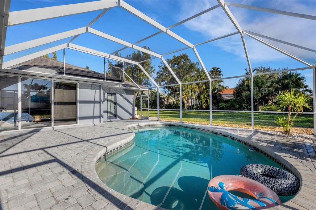 For Sale: $749,950 (4 beds, 3 baths, 2332 Square Feet)