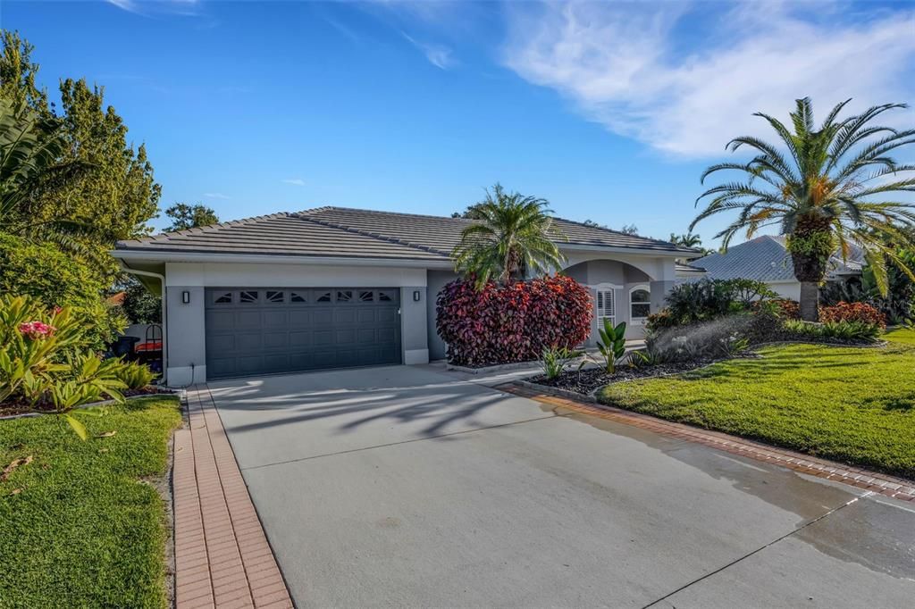 For Sale: $749,950 (4 beds, 3 baths, 2332 Square Feet)