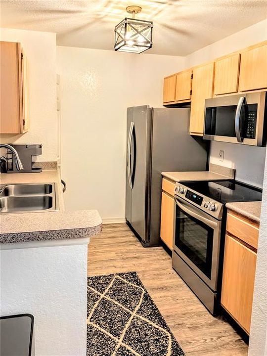 Active With Contract: $1,600 (2 beds, 2 baths, 1080 Square Feet)