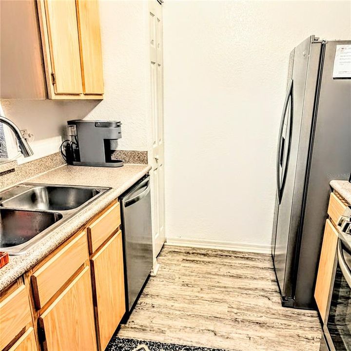 Active With Contract: $1,600 (2 beds, 2 baths, 1080 Square Feet)