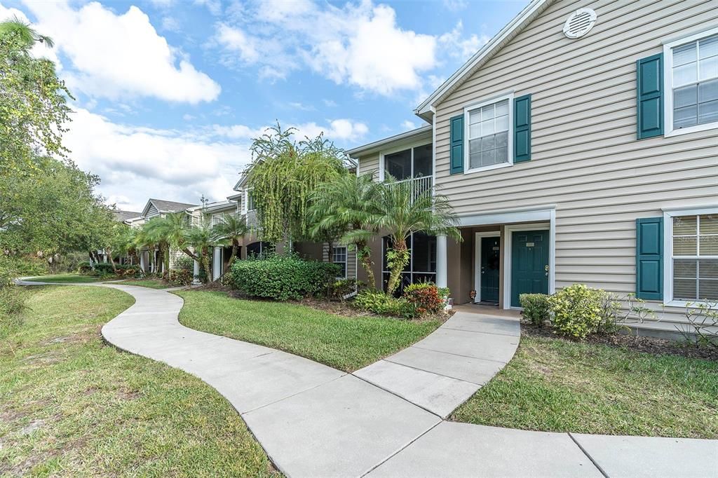 Active With Contract: $1,600 (2 beds, 2 baths, 1080 Square Feet)