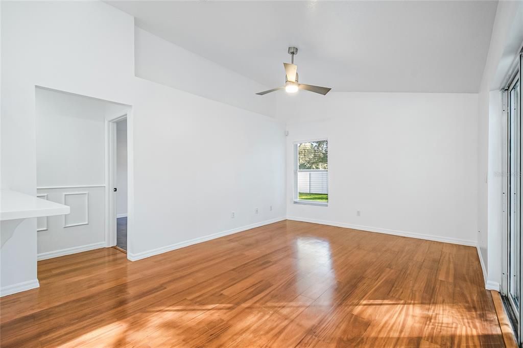 На продажу: $419,990 (3 спален, 2 ванн, 1718 Квадратных фут)