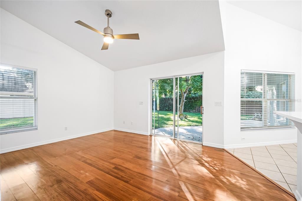 На продажу: $419,990 (3 спален, 2 ванн, 1718 Квадратных фут)