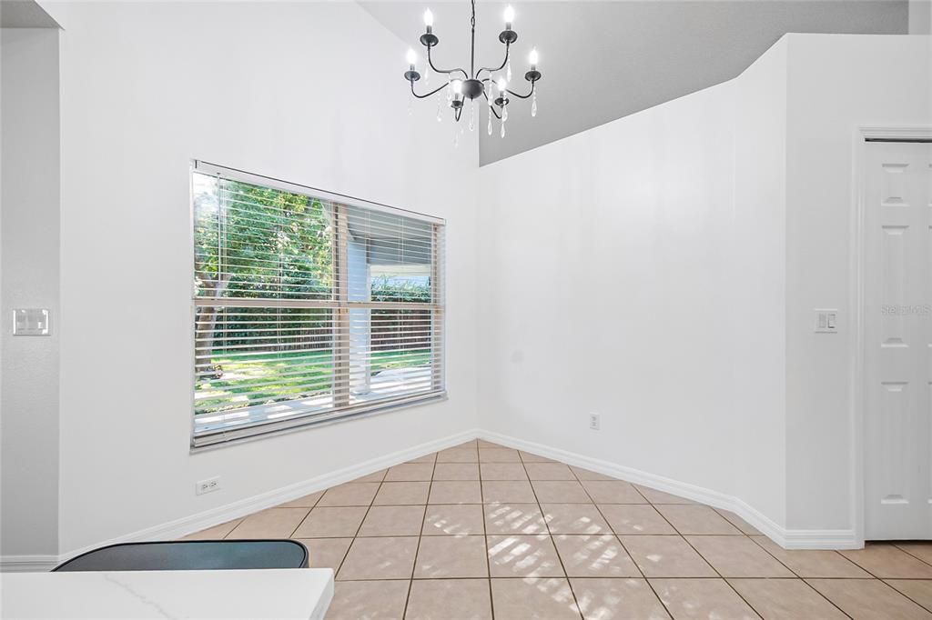 На продажу: $419,990 (3 спален, 2 ванн, 1718 Квадратных фут)