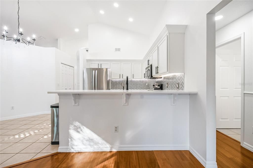 На продажу: $419,990 (3 спален, 2 ванн, 1718 Квадратных фут)