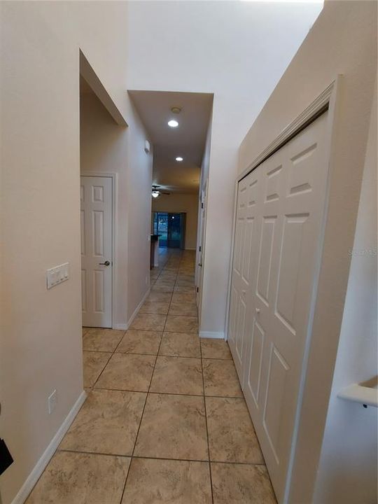 В аренду: $1,600 (2 спален, 2 ванн, 1865 Квадратных фут)