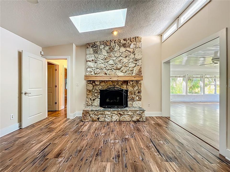 For Sale: $530,000 (4 beds, 2 baths, 2481 Square Feet)