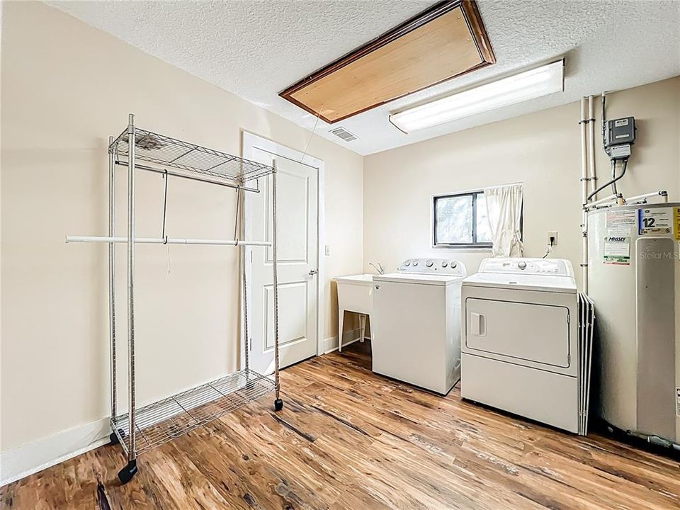 For Sale: $530,000 (4 beds, 2 baths, 2481 Square Feet)