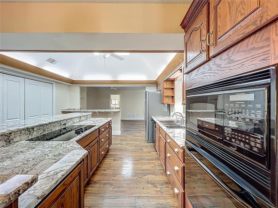 For Sale: $530,000 (4 beds, 2 baths, 2481 Square Feet)