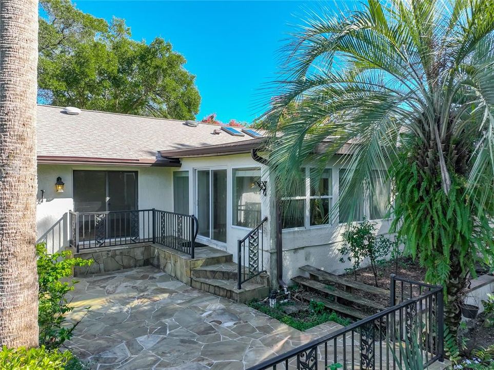 For Sale: $530,000 (4 beds, 2 baths, 2481 Square Feet)