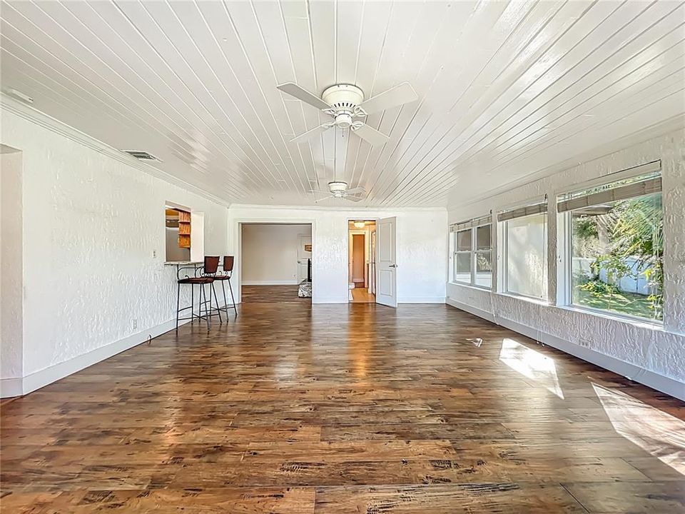 For Sale: $530,000 (4 beds, 2 baths, 2481 Square Feet)