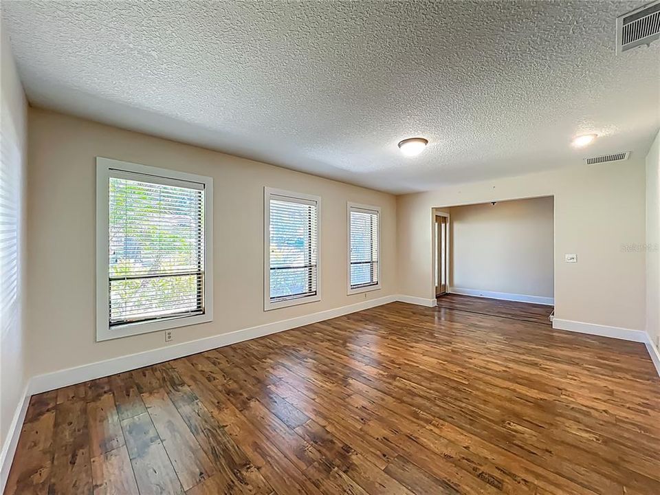 For Sale: $530,000 (4 beds, 2 baths, 2481 Square Feet)