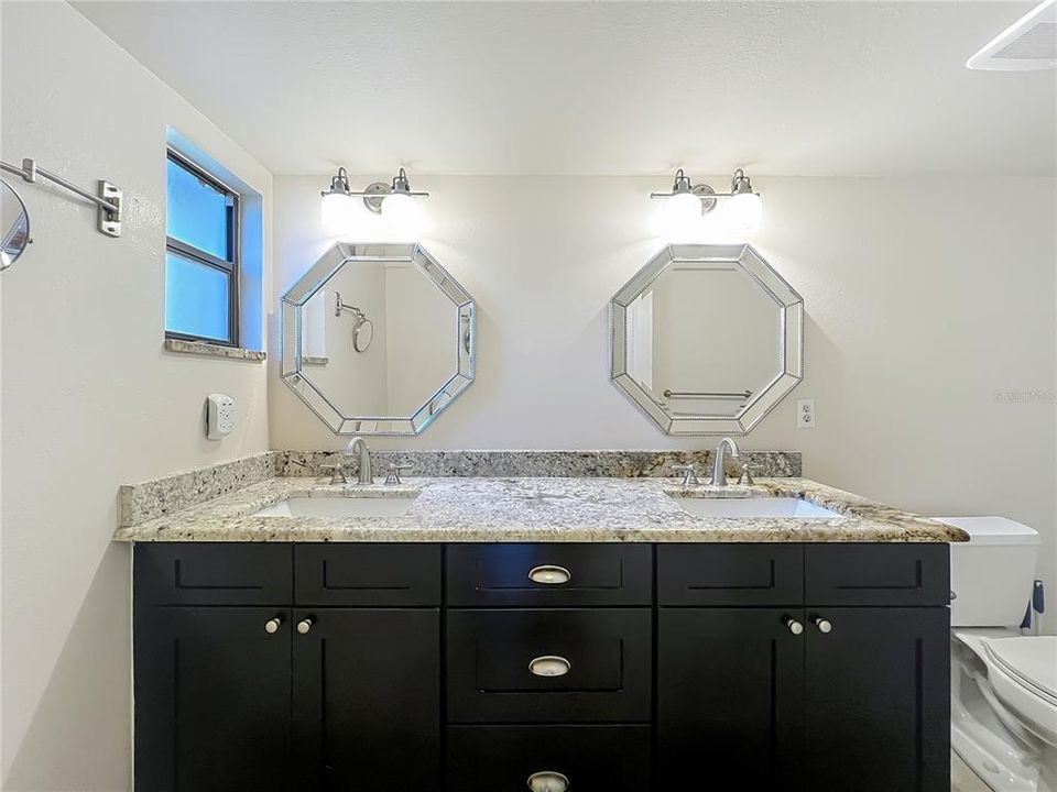 For Sale: $530,000 (4 beds, 2 baths, 2481 Square Feet)