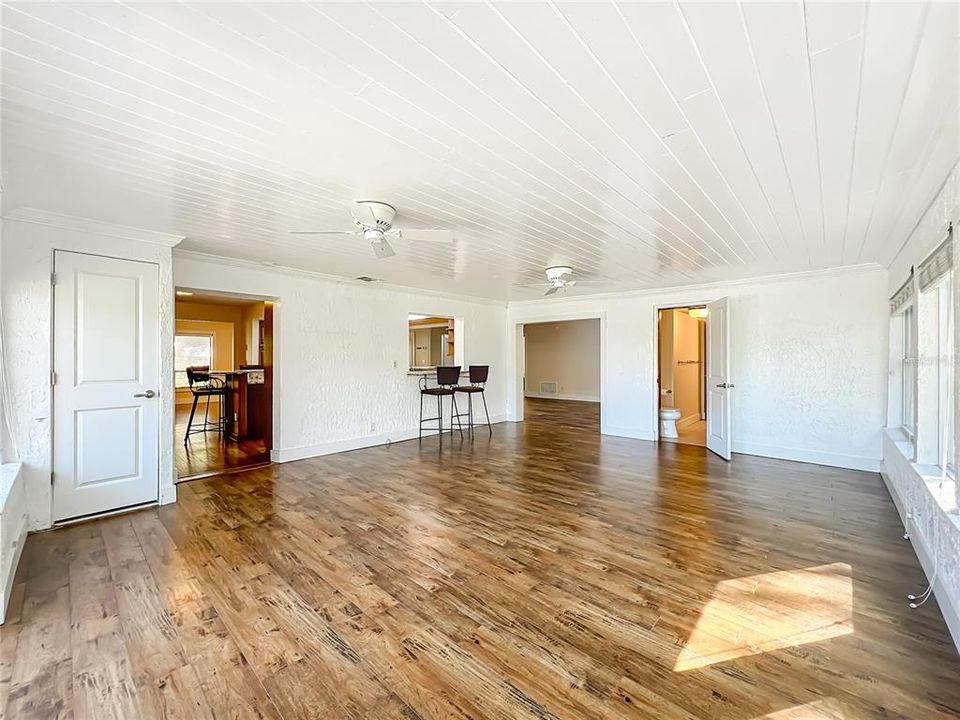 For Sale: $530,000 (4 beds, 2 baths, 2481 Square Feet)