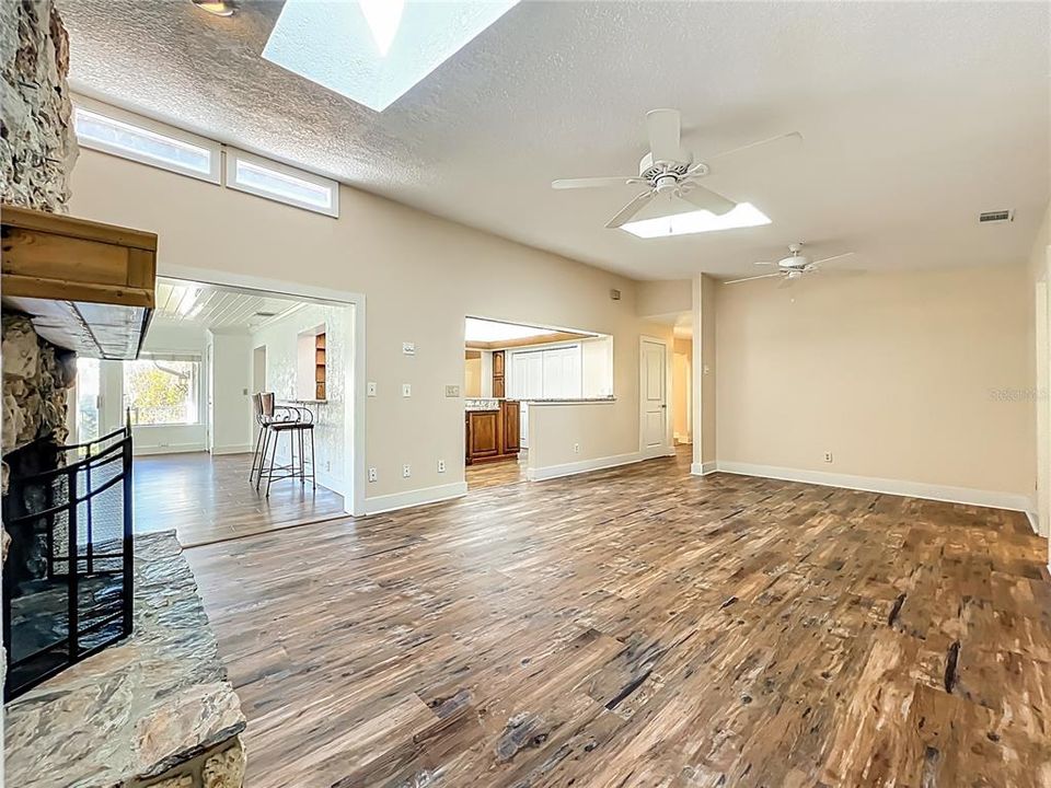 For Sale: $530,000 (4 beds, 2 baths, 2481 Square Feet)