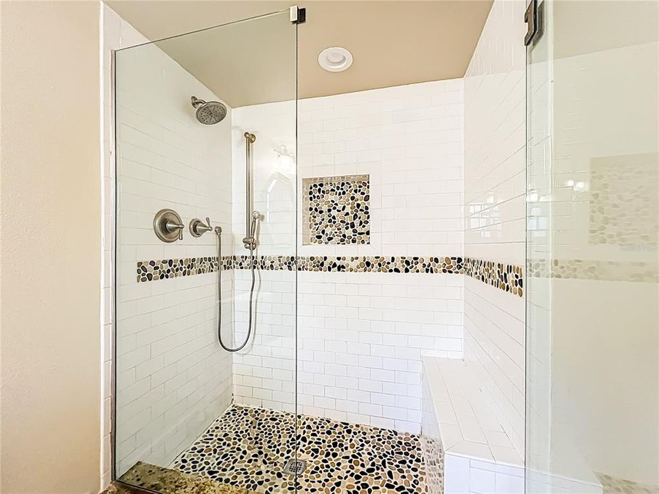 For Sale: $530,000 (4 beds, 2 baths, 2481 Square Feet)