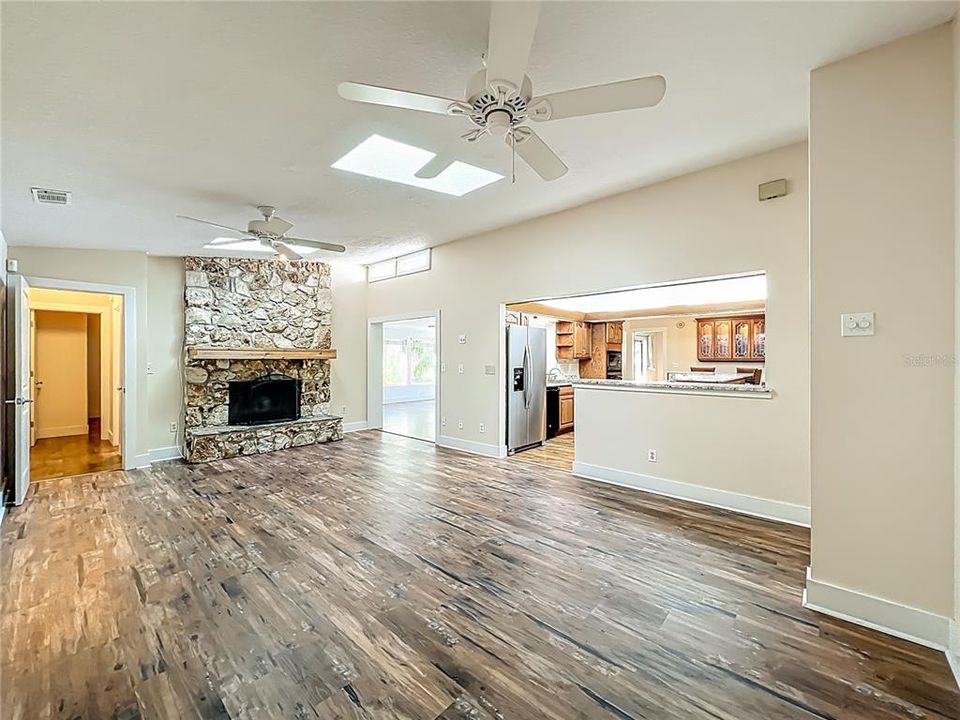 For Sale: $530,000 (4 beds, 2 baths, 2481 Square Feet)