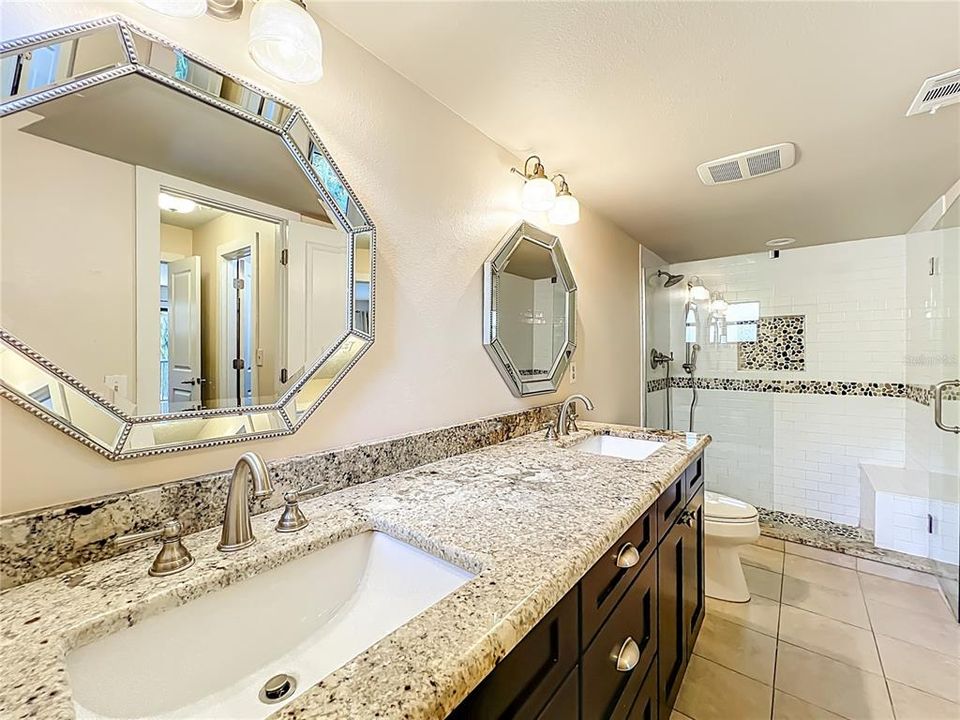 For Sale: $530,000 (4 beds, 2 baths, 2481 Square Feet)