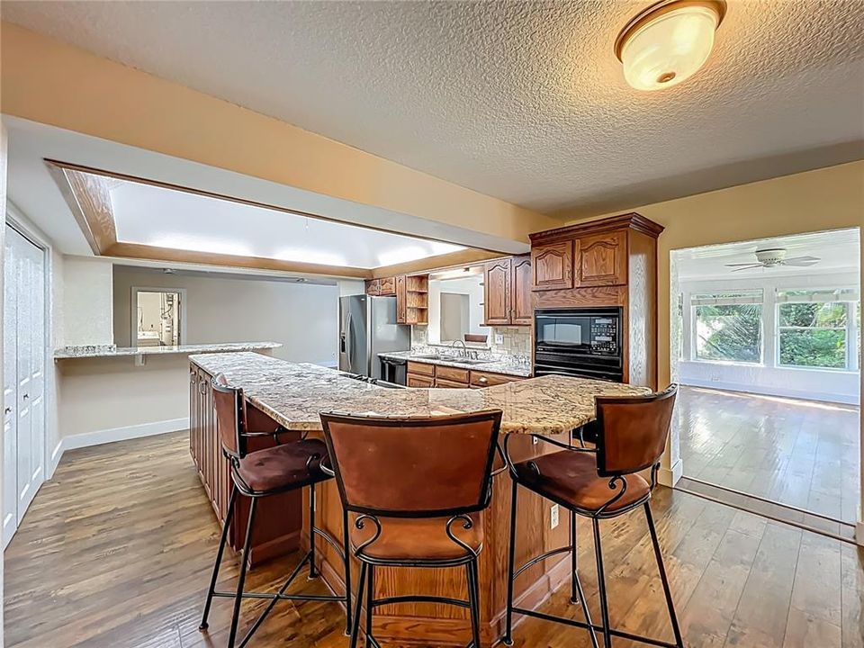 For Sale: $530,000 (4 beds, 2 baths, 2481 Square Feet)