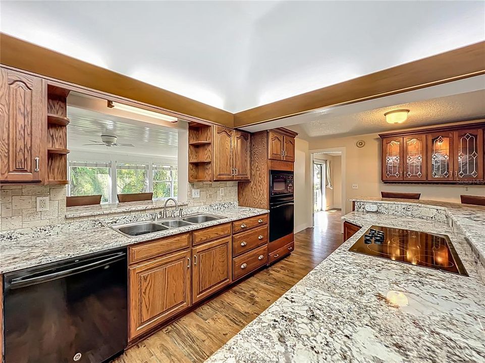 For Sale: $530,000 (4 beds, 2 baths, 2481 Square Feet)