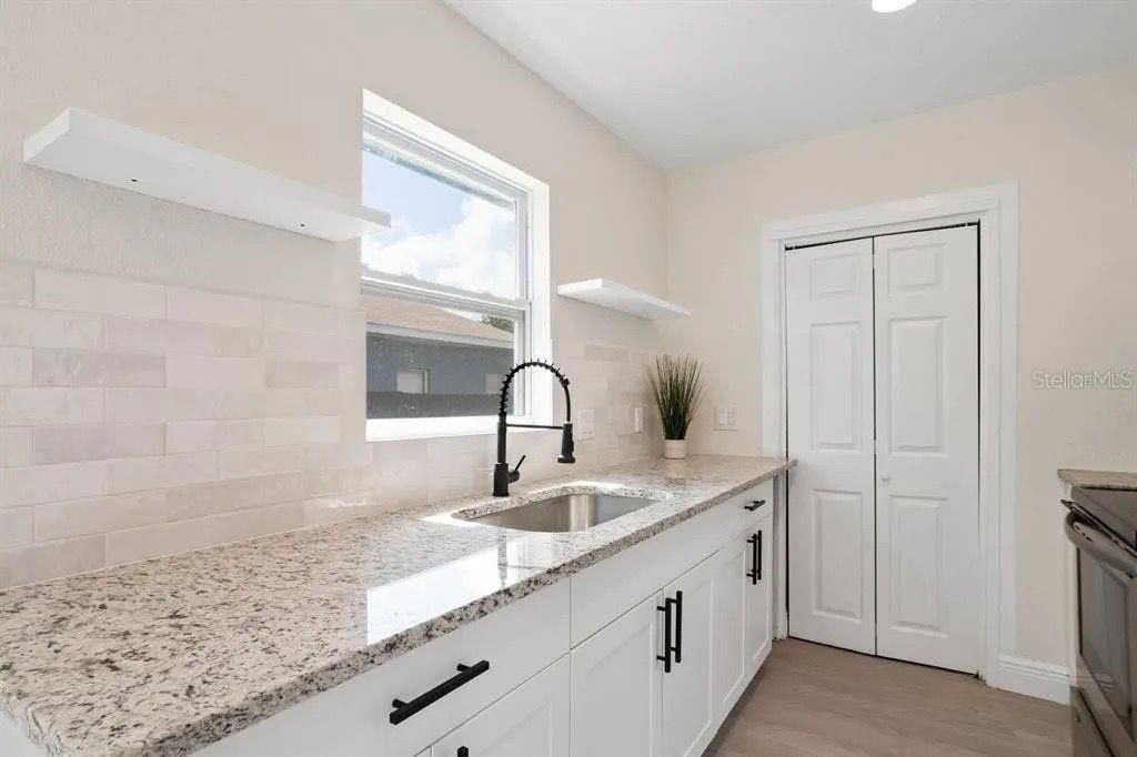 待售: $1,470,900 (5 贝兹, 0 浴室, 5143 平方英尺)