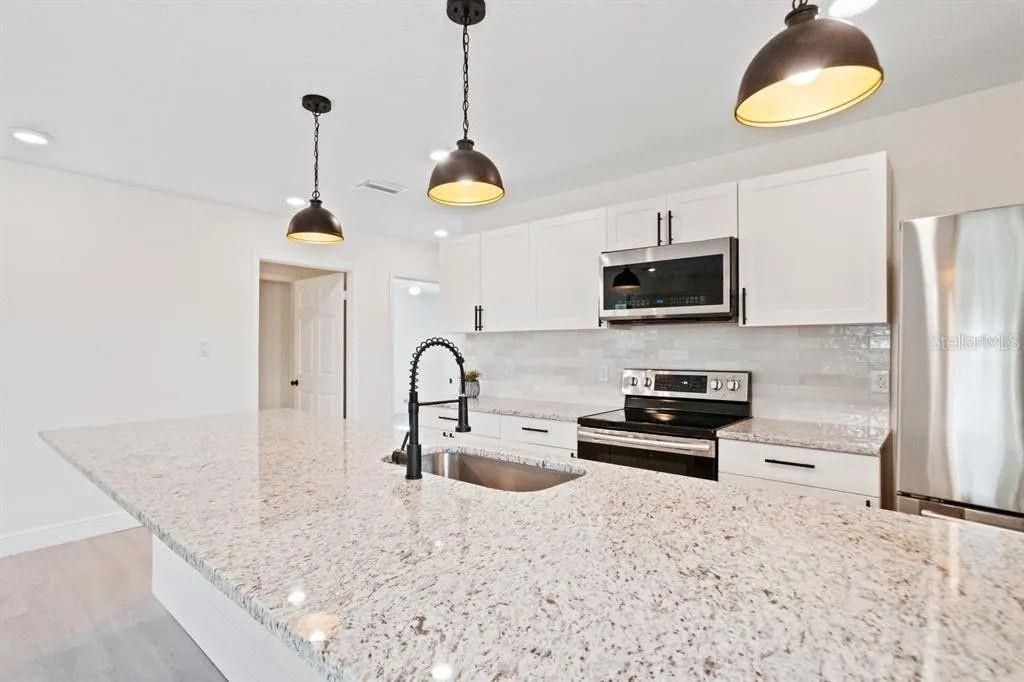 待售: $1,470,900 (5 贝兹, 0 浴室, 5143 平方英尺)