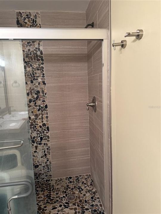 待售: $199,999 (2 贝兹, 2 浴室, 974 平方英尺)