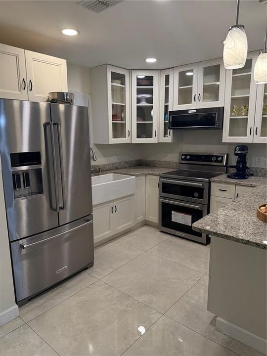 待售: $199,999 (2 贝兹, 2 浴室, 974 平方英尺)