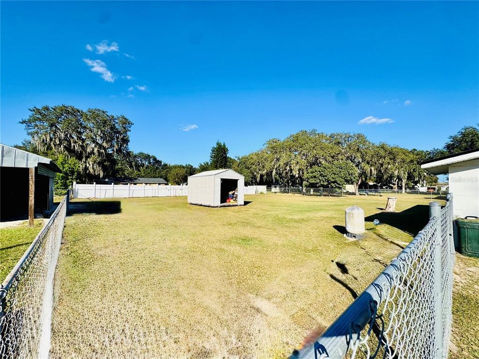 合同活跃: $165,000 (2 贝兹, 1 浴室, 896 平方英尺)