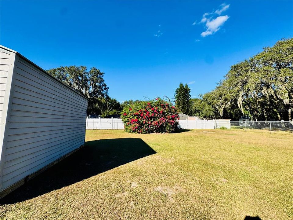 合同活跃: $165,000 (2 贝兹, 1 浴室, 896 平方英尺)