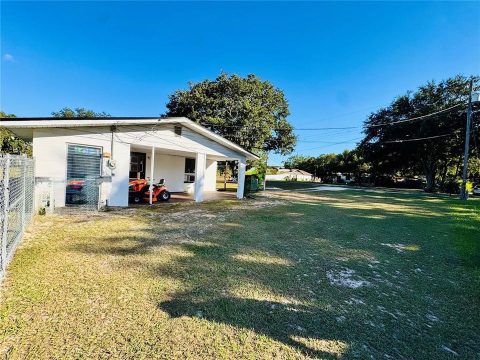 合同活跃: $165,000 (2 贝兹, 1 浴室, 896 平方英尺)