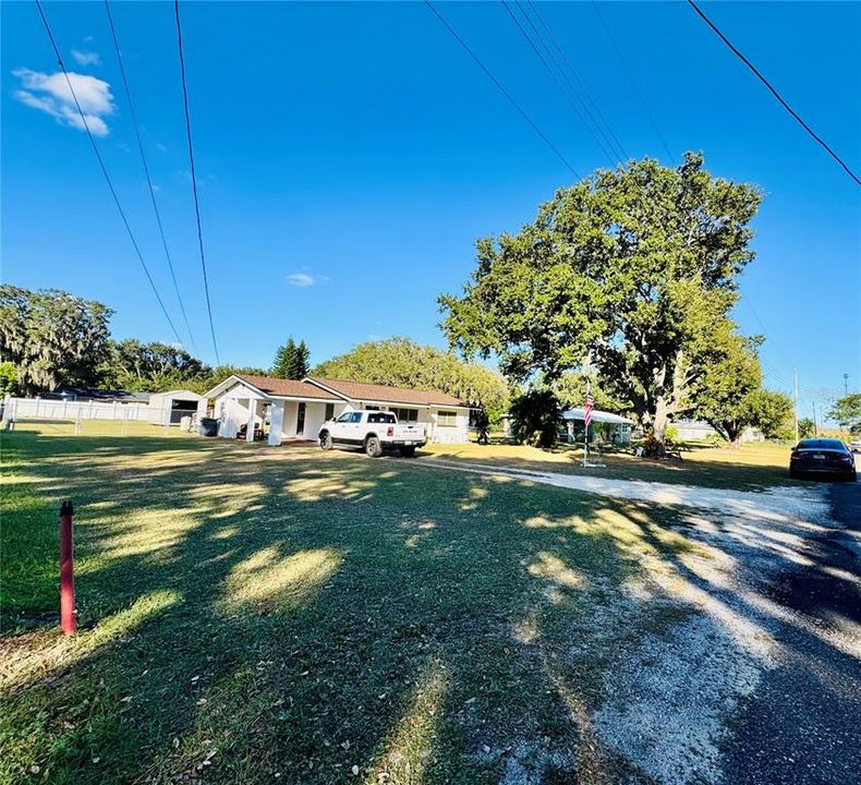 合同活跃: $165,000 (2 贝兹, 1 浴室, 896 平方英尺)