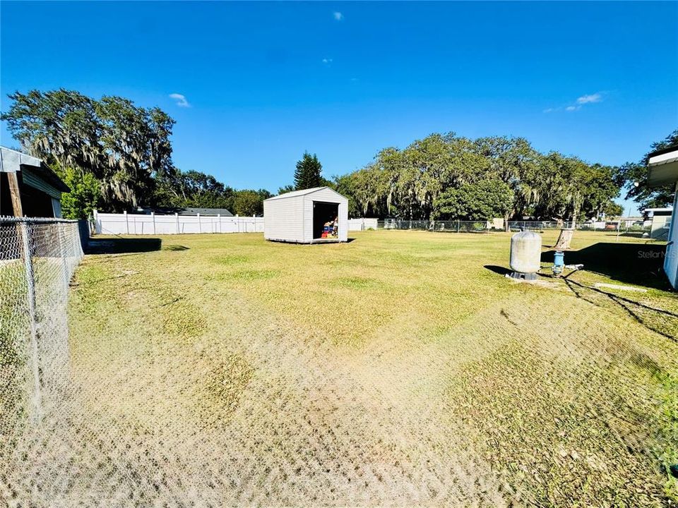 合同活跃: $165,000 (2 贝兹, 1 浴室, 896 平方英尺)