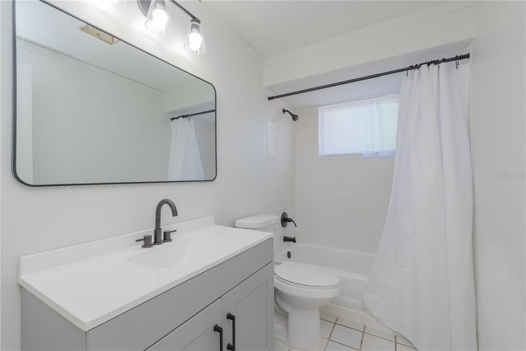 For Sale: $199,000 (2 beds, 1 baths, 988 Square Feet)