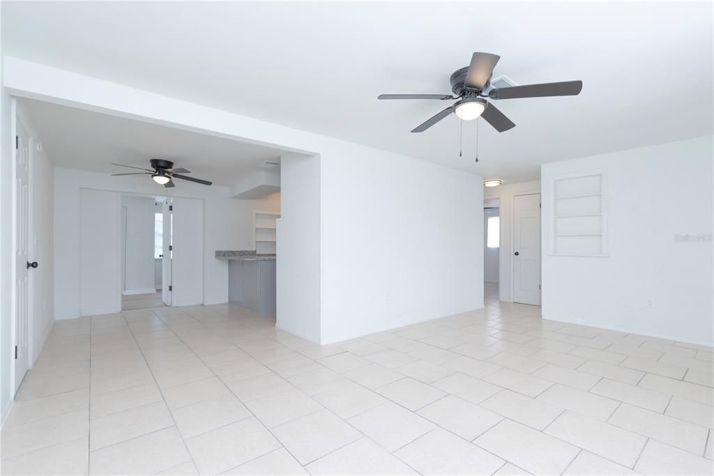 For Sale: $199,000 (2 beds, 1 baths, 988 Square Feet)