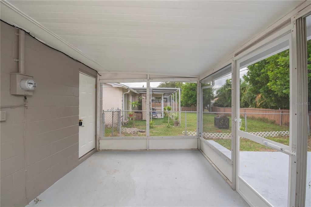 For Sale: $199,000 (2 beds, 1 baths, 988 Square Feet)