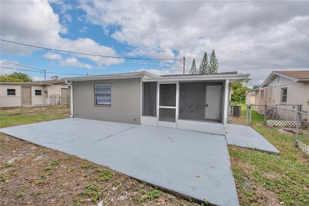 For Sale: $199,000 (2 beds, 1 baths, 988 Square Feet)