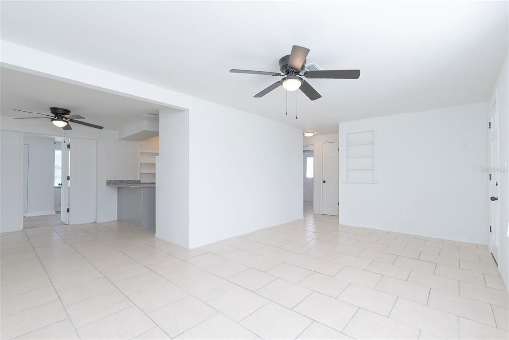 For Sale: $199,000 (2 beds, 1 baths, 988 Square Feet)