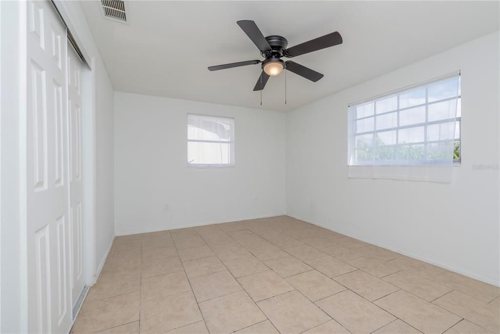 For Sale: $199,000 (2 beds, 1 baths, 988 Square Feet)