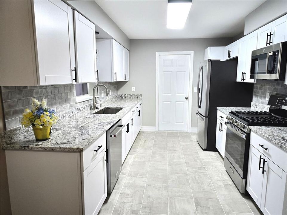 На продажу: $295,000 (3 спален, 2 ванн, 1338 Квадратных фут)