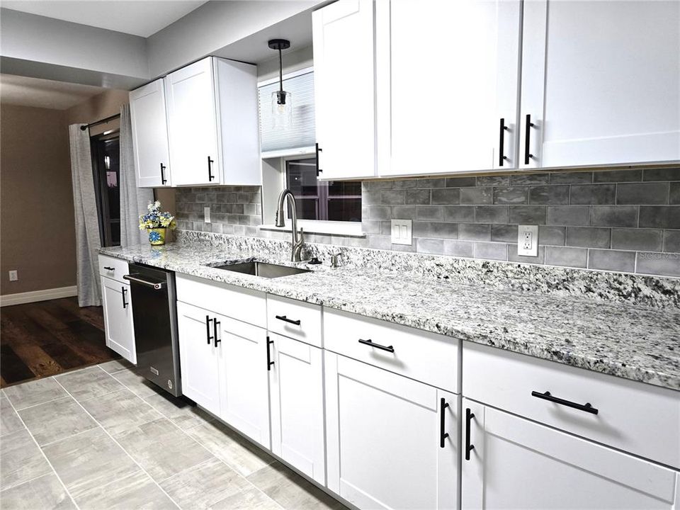 На продажу: $295,000 (3 спален, 2 ванн, 1338 Квадратных фут)