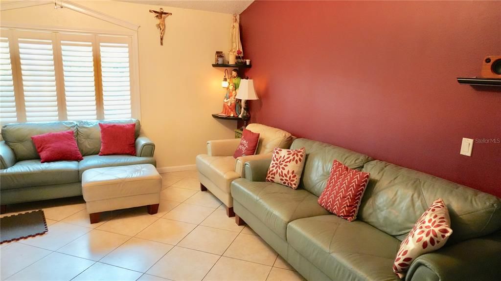 For Sale: $425,000 (3 beds, 2 baths, 1448 Square Feet)