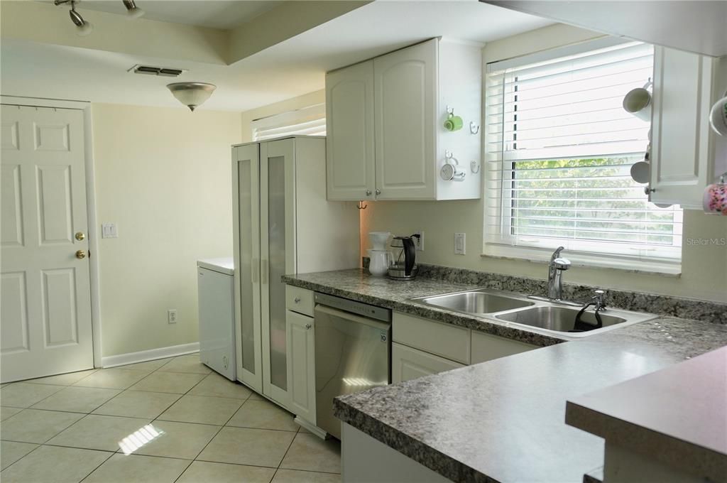 For Sale: $425,000 (3 beds, 2 baths, 1448 Square Feet)