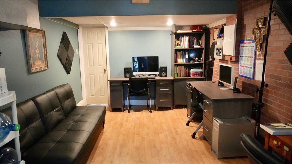 For Sale: $425,000 (3 beds, 2 baths, 1448 Square Feet)