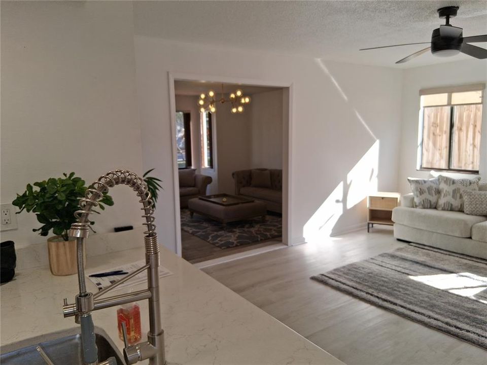 На продажу: $649,000 (4 спален, 2 ванн, 2344 Квадратных фут)