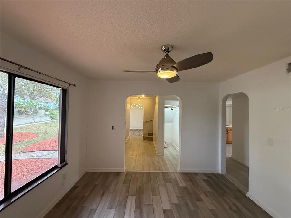 На продажу: $649,000 (4 спален, 2 ванн, 2344 Квадратных фут)