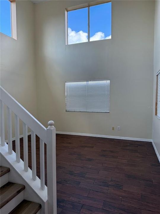 For Rent: $2,300 (4 beds, 2 baths, 1958 Square Feet)